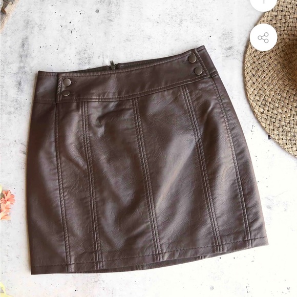 Free People Dresses & Skirts - 🎉2/25$ Free People - Mini Retro Bodycon Vegan Leather Skirt in Brown Size 6